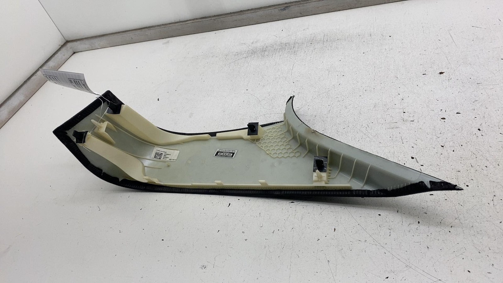 ⭕2017-2020 Maserati Levante Rear Driver Side D-Pillar Trim Panel Left 6700485910