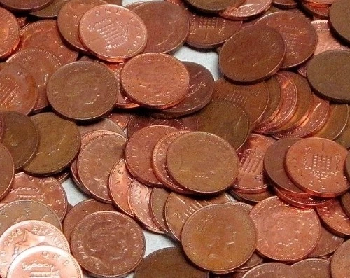 25 British Penny Lot - Unsearched Circulated Coins in Velvet Pouch - Image 2 of 3
