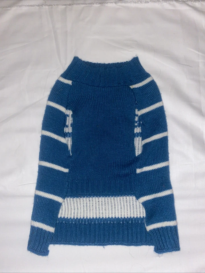 Suéter para perro verde azulado y blanco talla XS con las palabras estropeadas en la espalda Foto 2 de 2