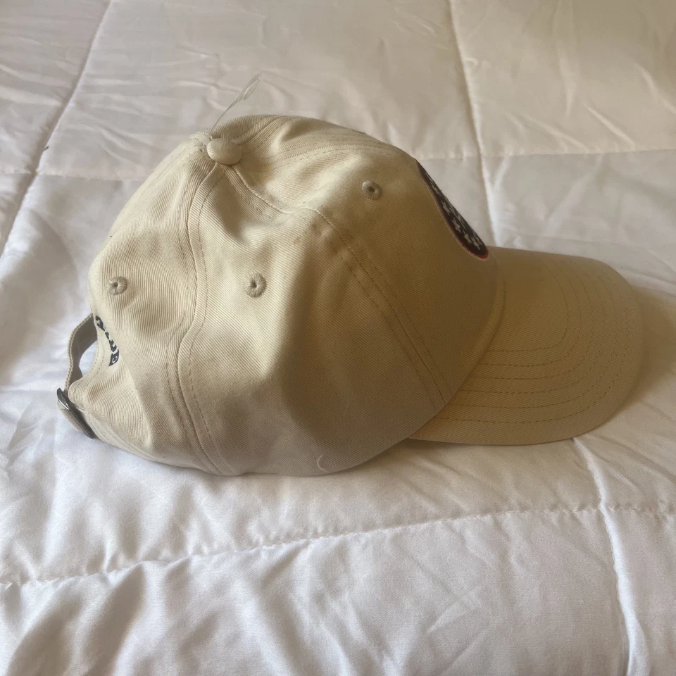 Parche con logotipo Southern Tide Skipjack gorra de béisbol piedra con etiquetas precio de venta sugerido por el fabricante 27,00 USD Foto 2 de 4