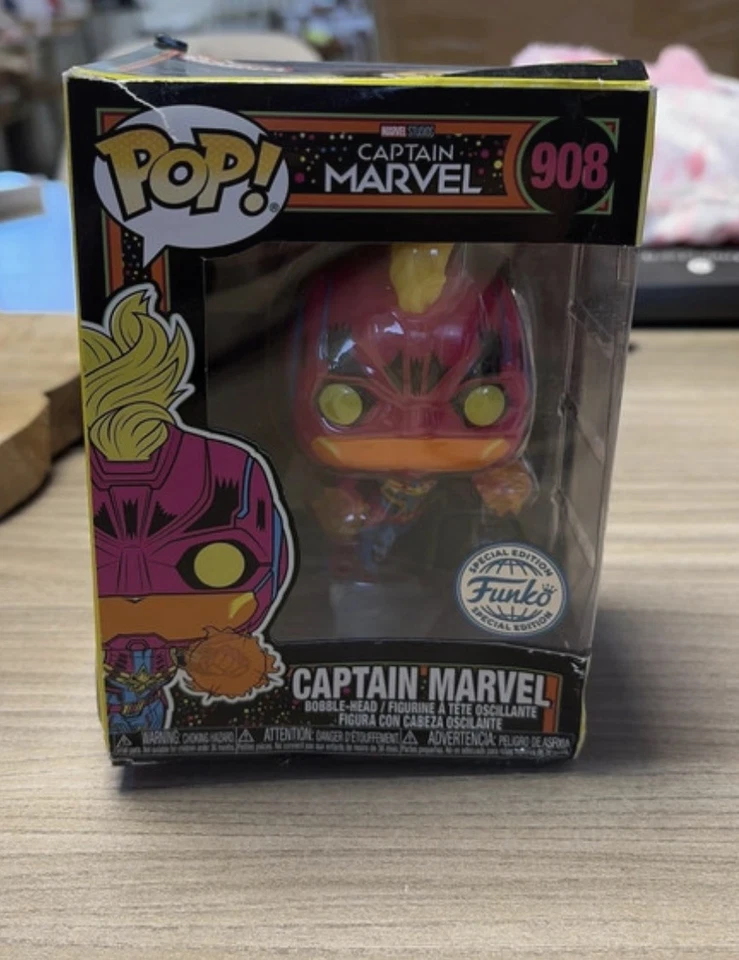 Funko Pop Captain Marvel #908 Special Edition - Photo 1/4