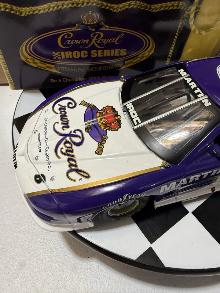 RARO* MARK MARTIN #6 Crown Royal IROC GM Dealers 2006 1/24 Diecast Foto 3 de 4