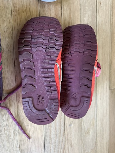 Lote de 5 Zapatillas Niñas Talla 13 y 1 New Balance y Nike Uso Ligero. - Imagen 18 de 24