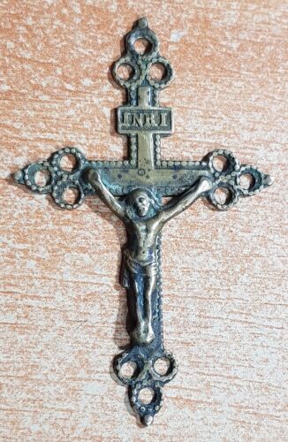 Year 1900. OLD GOLDEN METAL CROSS. Weight 3.24 grams. Large size 60 x 40mm. - Picture 1 of 2