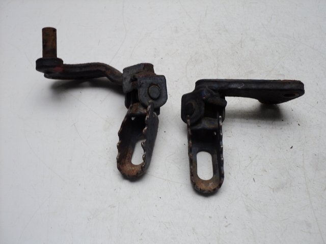 Yamaha XT550 XT 550 #5080 Foot Pegs / Foot Rests with Mounts | eBay