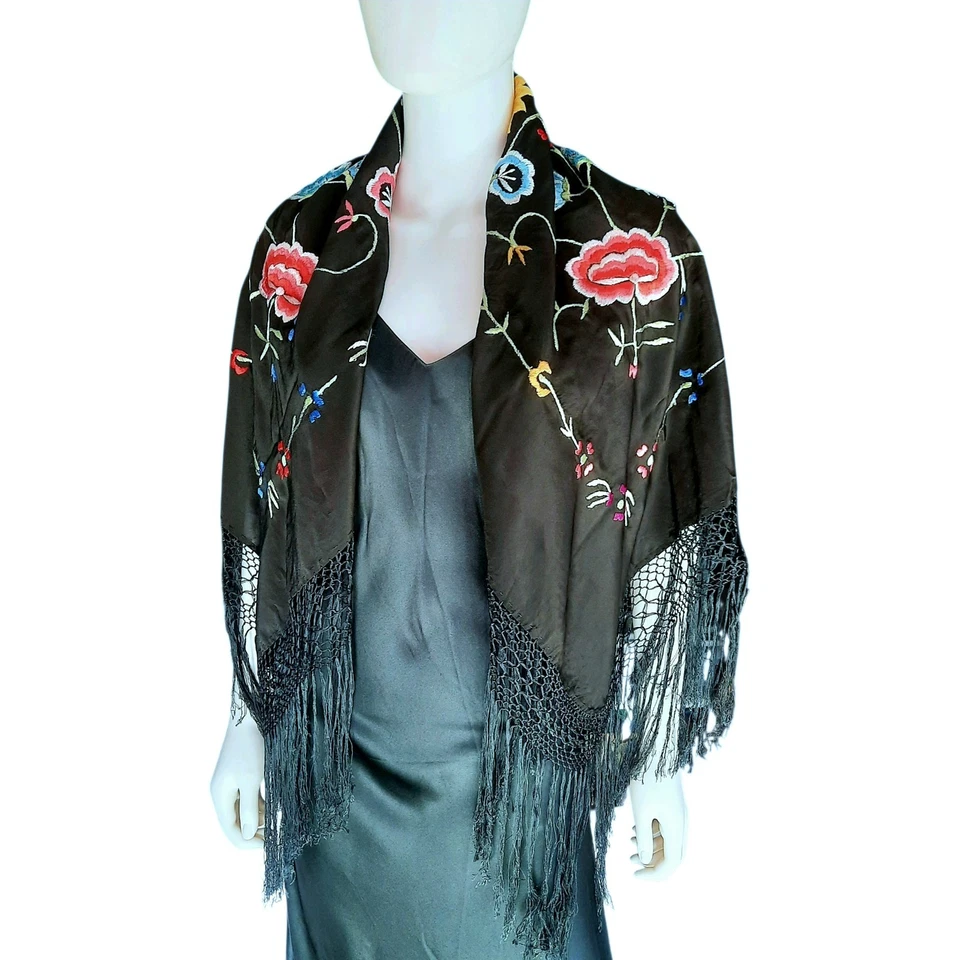 Mantón de piano bordado floral de colección 36"x36 + 9" flecos anudados a mano negro/multi Foto 2 de 4