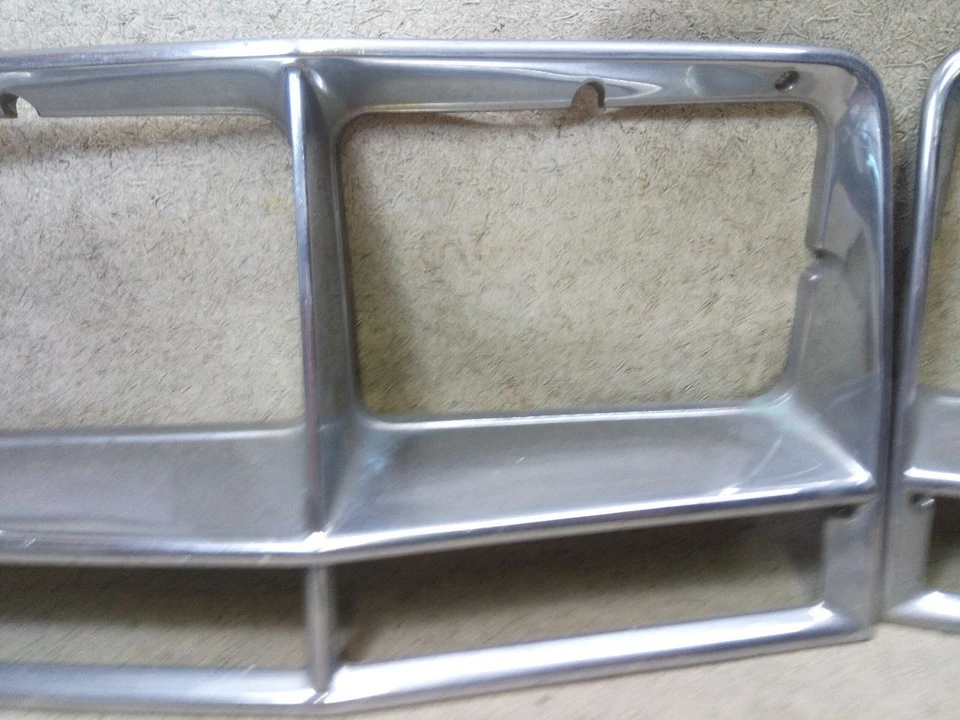 Pair Left Right Headlight Door Bezel Fits 84-85 BUICK RIVIERA w215-201078 - Image 4 of 4