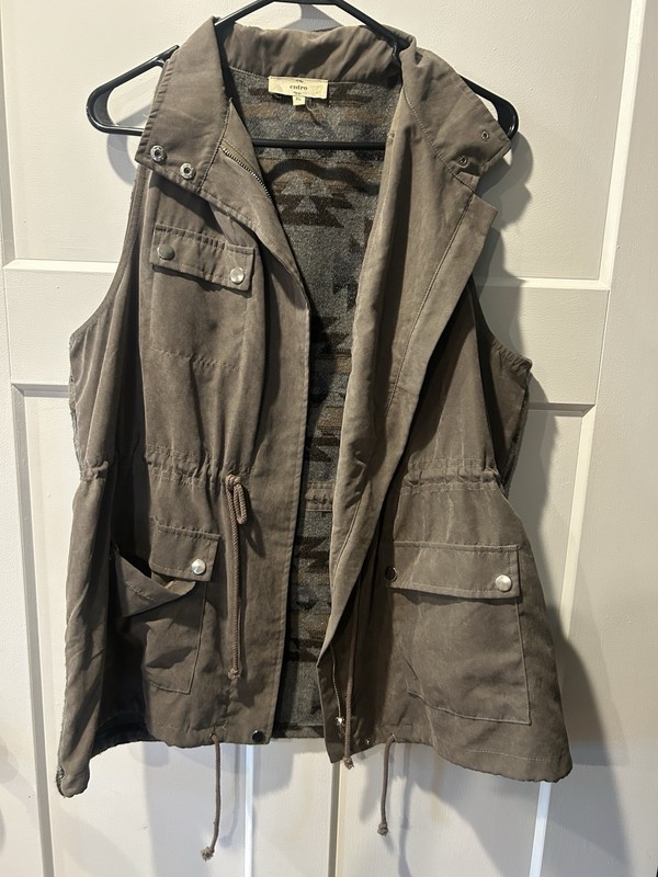 Entro Grey Suede Vest with Western Print Back Size XL Sleeveless Button Front