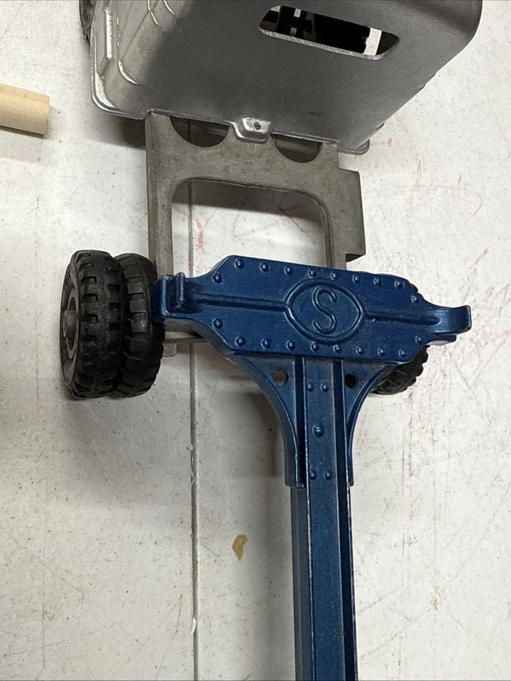 Vintage Structo Toys Pressed Steel Logging Trailer And Cab Blue / Silver - Image 4 of 4