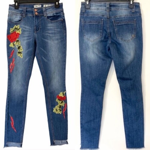 Indigo Rein Chili Pepper Rose 