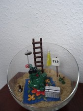 Wetterfrosch mit Sonnenbrille,Dusche,FKK-Schild,Radio,Wattwurm und Bierflasche