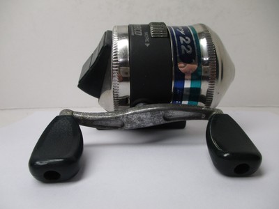 Vintage Zebco Legacy 22 Fishing Reel  ( NICE )