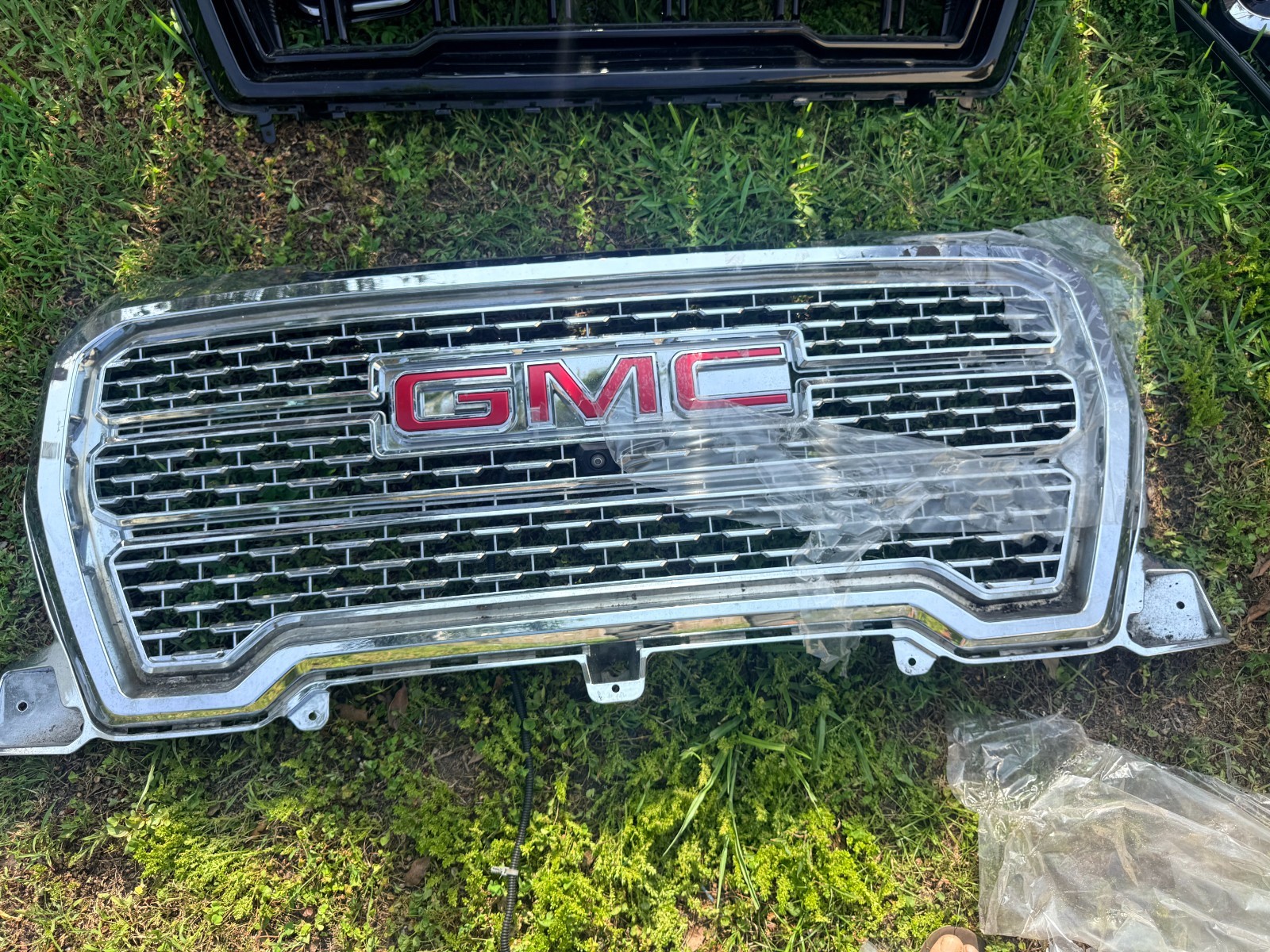 2019-2023 GMC SIERRA DENALI 1500 W/CAMERA CHROME FRONT GRILLE GRILL  OEM