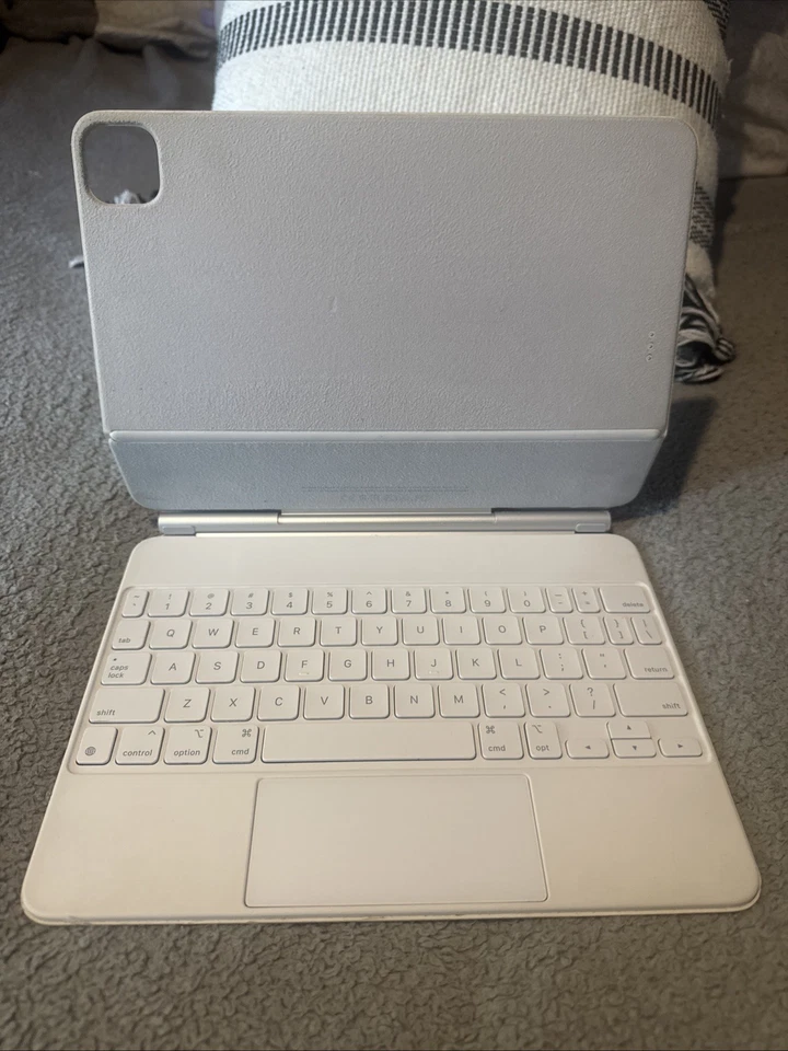 Apple Magic Keyboard iPad 11 pulgadas, Air 4ta, 5ta generación con Apple Pencil (2da generación) Foto 2 de 4