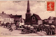 CPA AK Le Theil (Orne) - Place du Marche (250141)