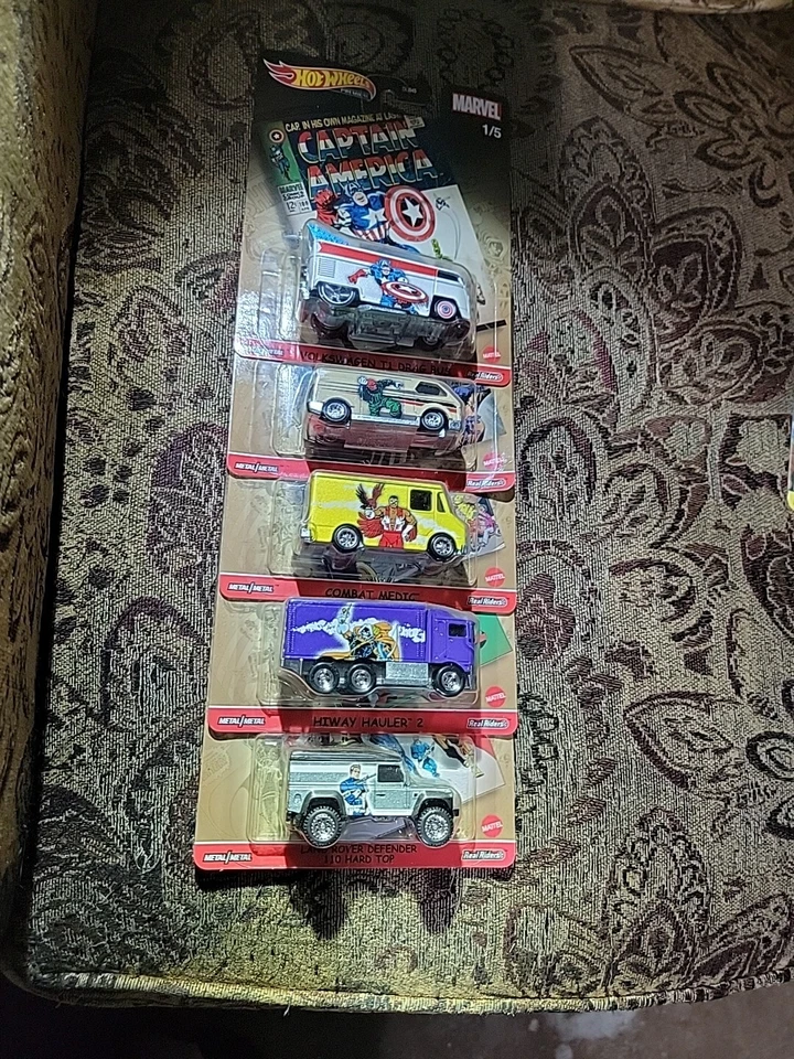 Juego de 5 Hot Wheels Premium Marvel Comics Capitán América Foto 2 de 4