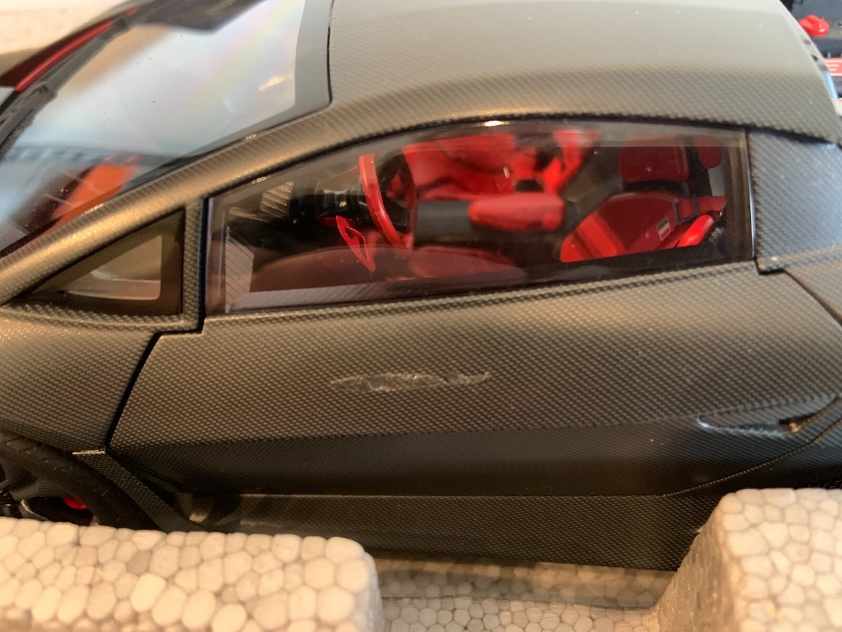 AUTOart 1:18 Lamborghini Sesto Elemento Grey Carbon Fiber AUTOart 1:18 Lamborghini Sesto Elemento Grey Carbon Fiber