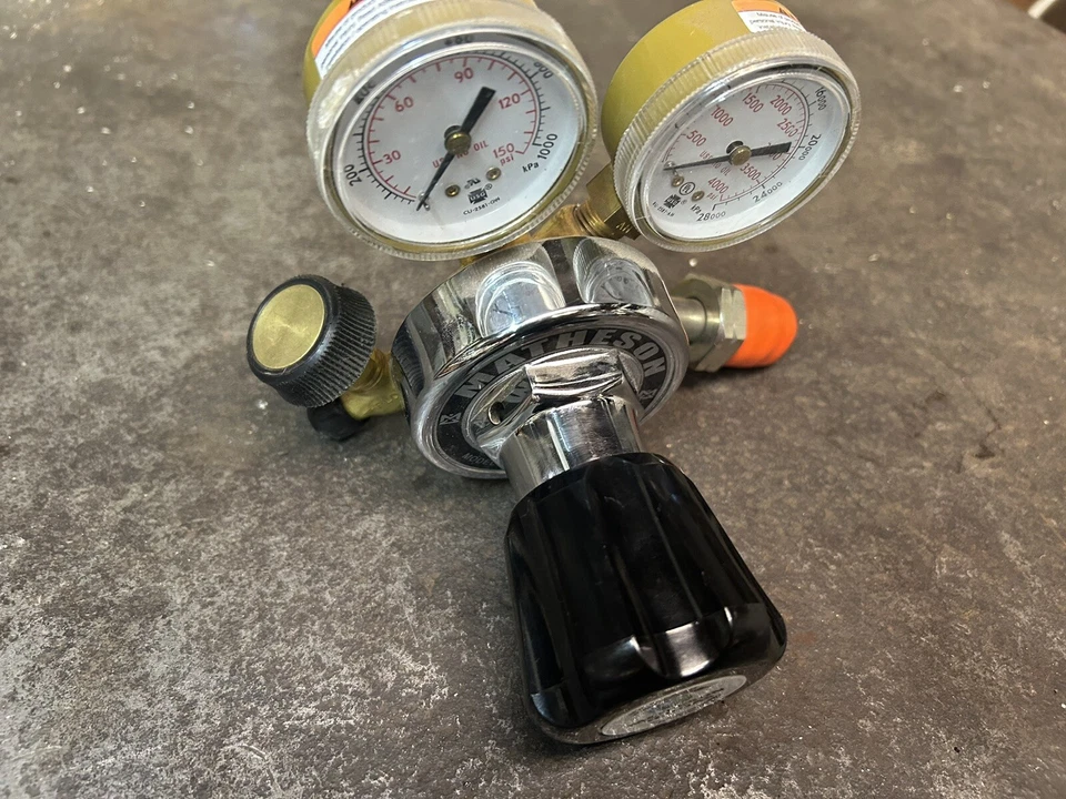 Regulador de propósito general Matheson Tri-Gas 18L-590PE Foto 3 de 4