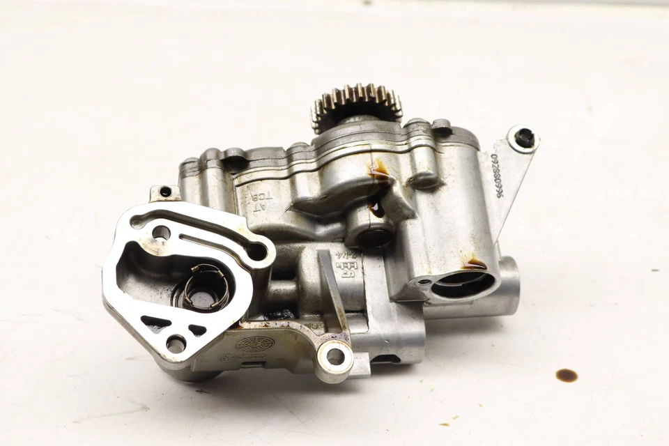 2017-2018 VW TIGUAN LIMITED 2.0L - Engine OIL PUMP 06J115106AB - Image 3 of 4