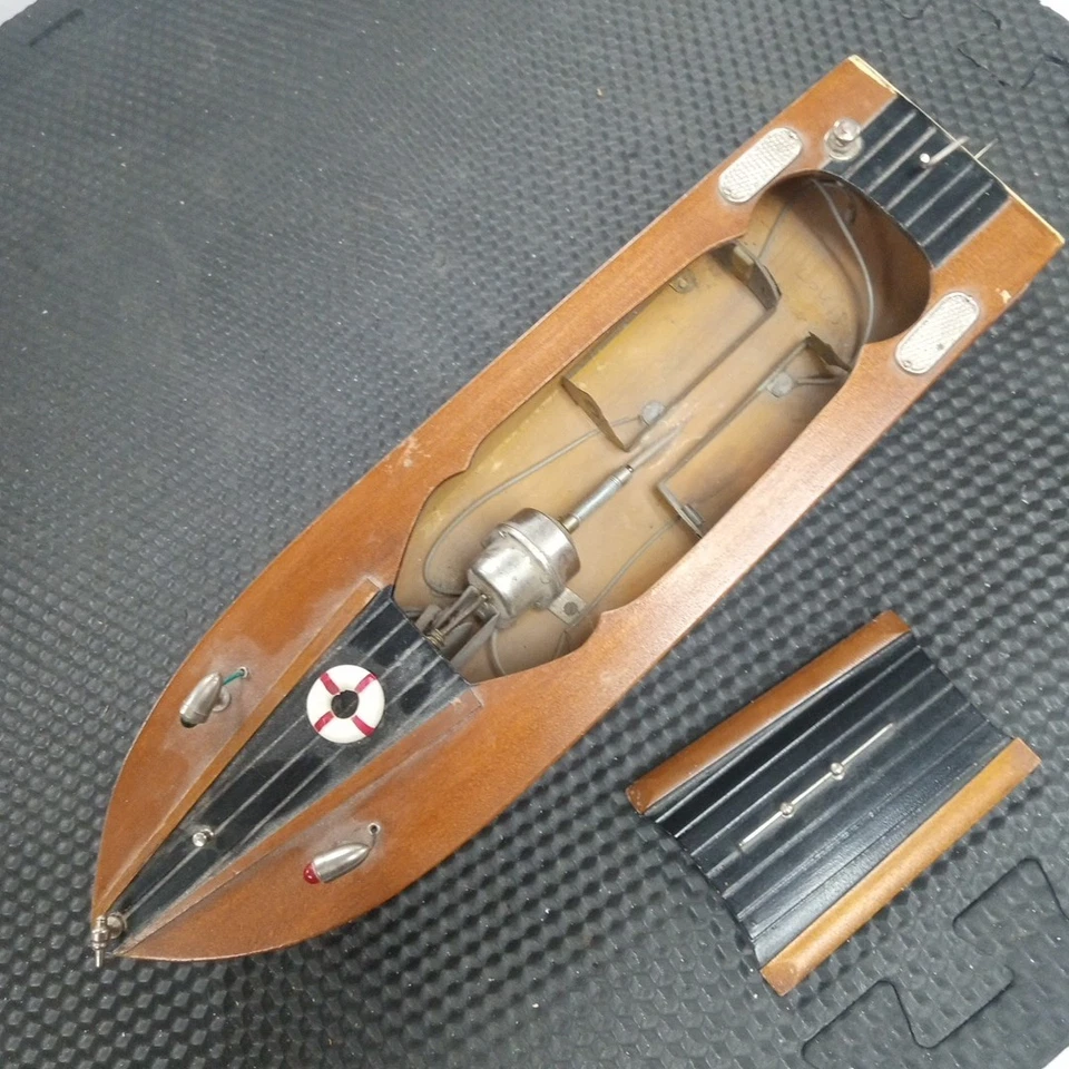 Vintage Wooden RC Boat Assembled (Unknown Condition. As Is. For Restoration - Image 4 of 4