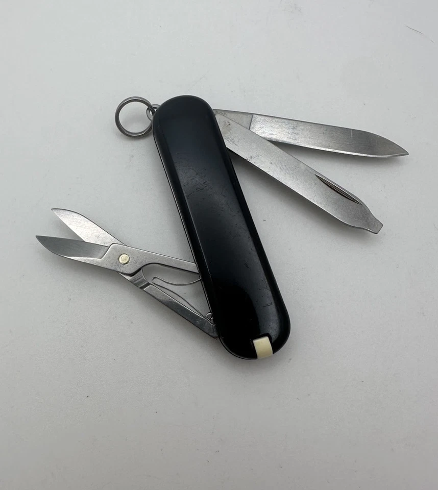 Canivete suíço Victorinox 58mm canivete clássico SD preto escolha aleatória - Imagem 4 de 4