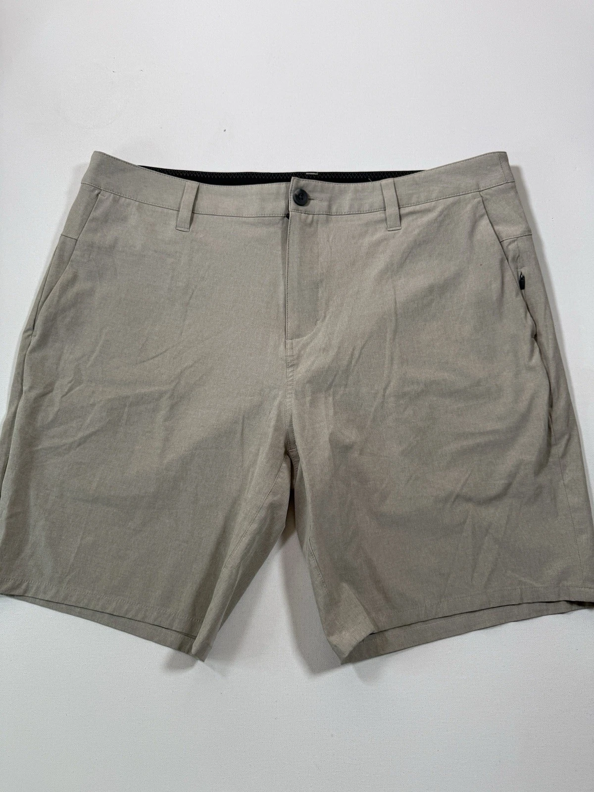 Vuori Aim Shorts Mens Size 36 Beige Performance Stretch Athletic Wicking V368