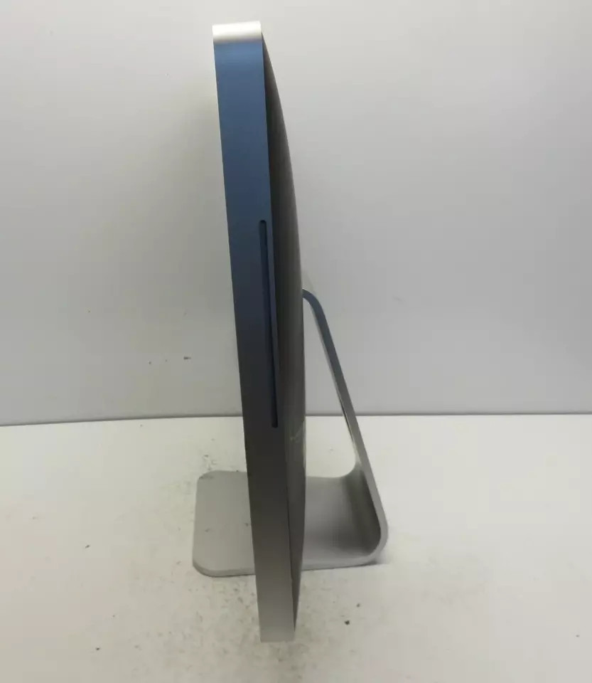 Apple iMac A1224 Intel Core 2 Duo 2.4 2GB 250 GB MacOS 10.8 ATI Radeon 2400XT - Image 2 of 4