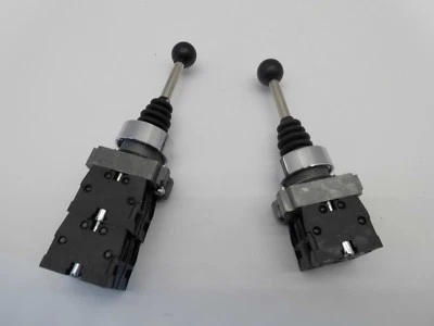 XD2PA 2 OR 4 POSITION 22MM PANEL MOUNTING JOYSTICK CONTROLLER SWITCH N/O CONTACT