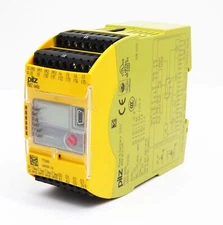 Pilz PNOZ mm0p 772000 Safety Controller + 779 200 8KB Card -used-
