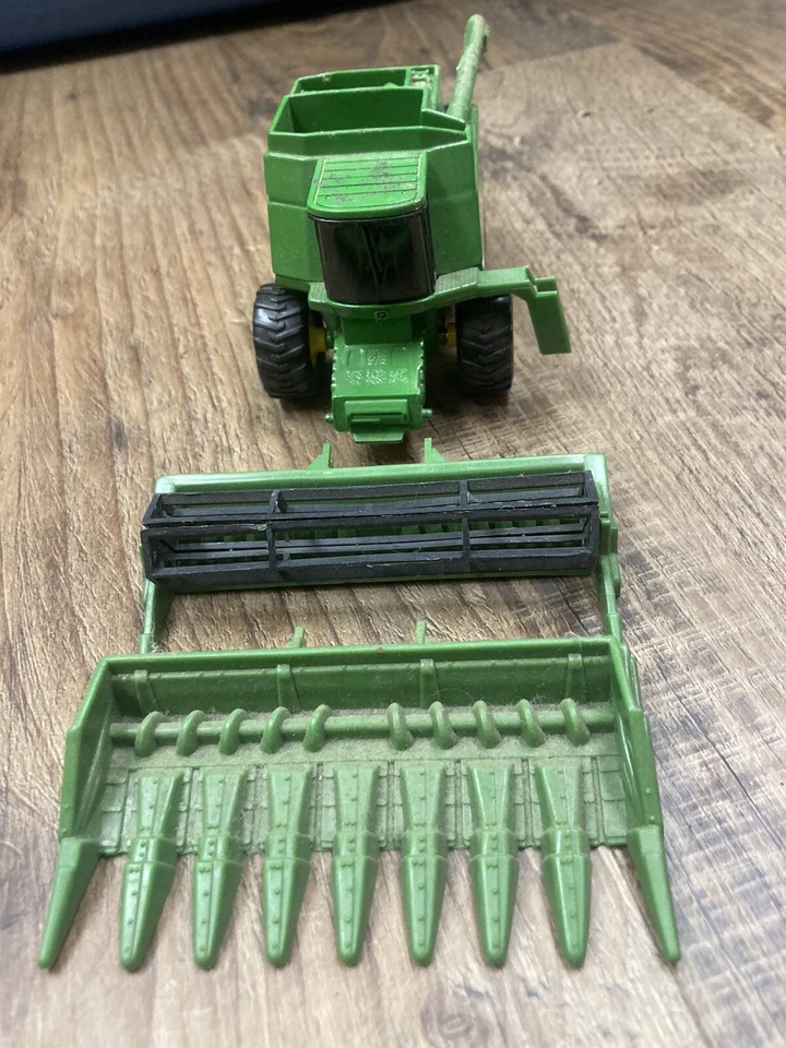 Ertl Farm Machines JOHN DEERE COMBINE Replica 1/64 Diecast 90s Great Shape - Image 3 of 4