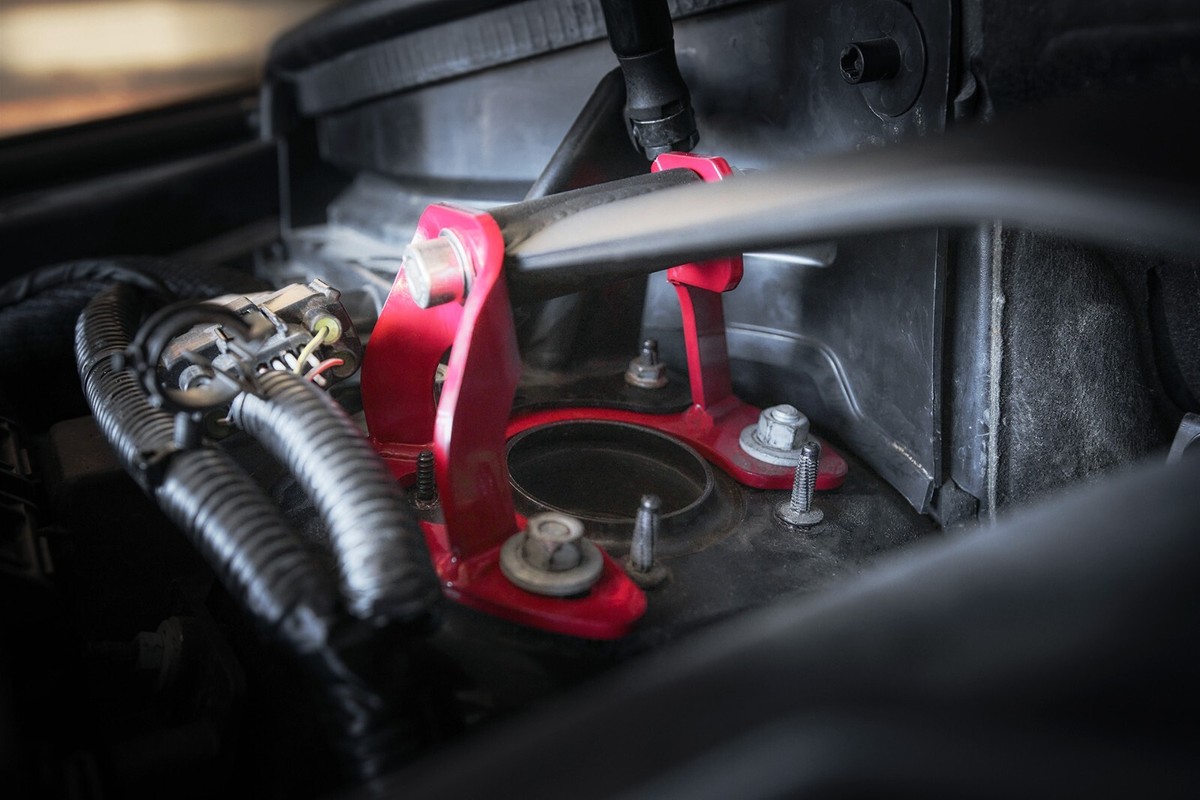 Jeep Grand Cherokee SRT8 WK2 Dodge Durango SRT Upper Strut Jeep Grand Cherokee SRT8 WK2 Dodge Durango SRT Upper Strut