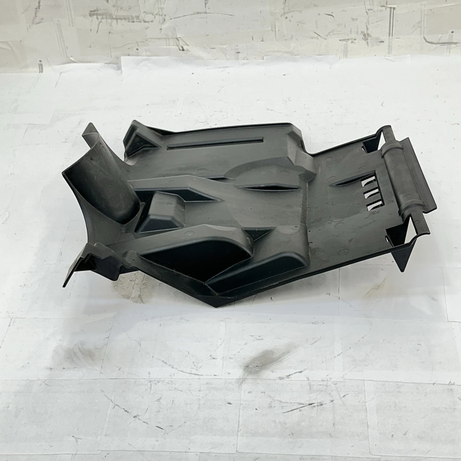 2016 CAN-AM Spyder RT Cubierta De Rueda Trasera Undertail Panel Cowl