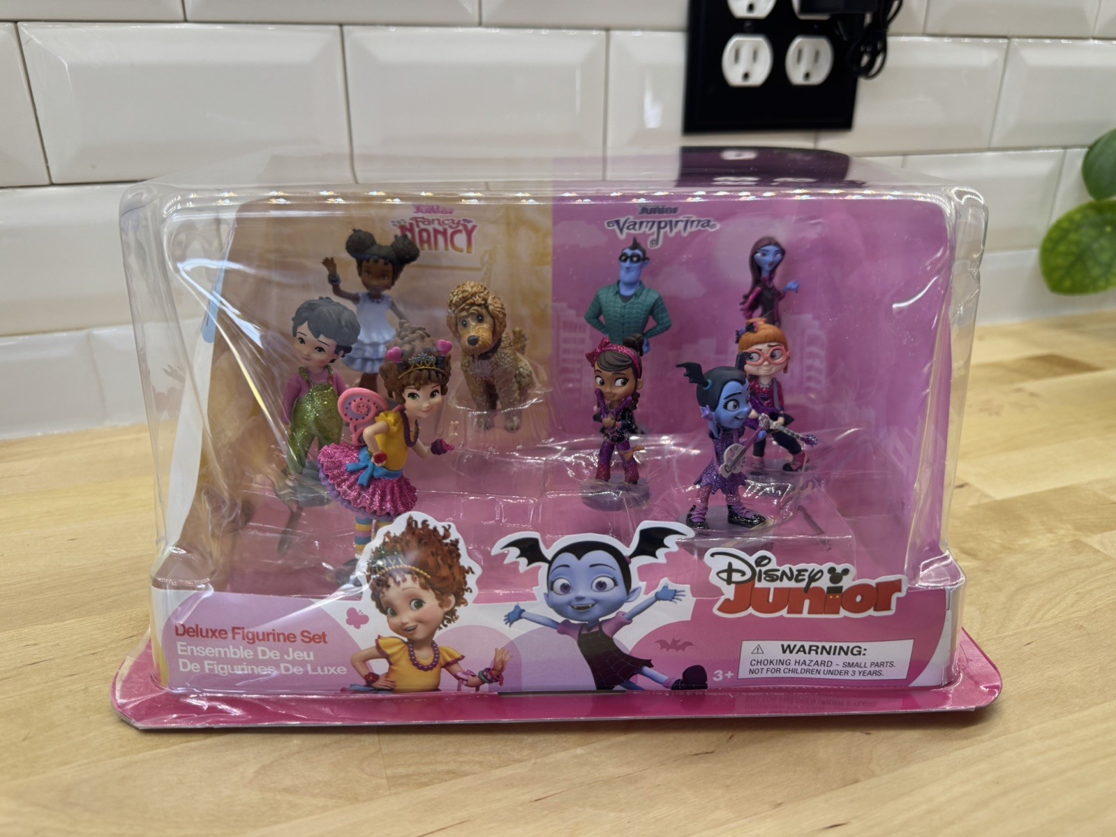 Disney Junior Fancy Nancy & Vamperina 9-Piece PVC Figure Play Set