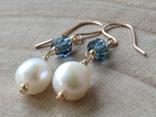 White Baroque FW Pearls & Vtg Blue Faceted Glass 14ct Rolled Gold Earrings - Picture 4 of 14