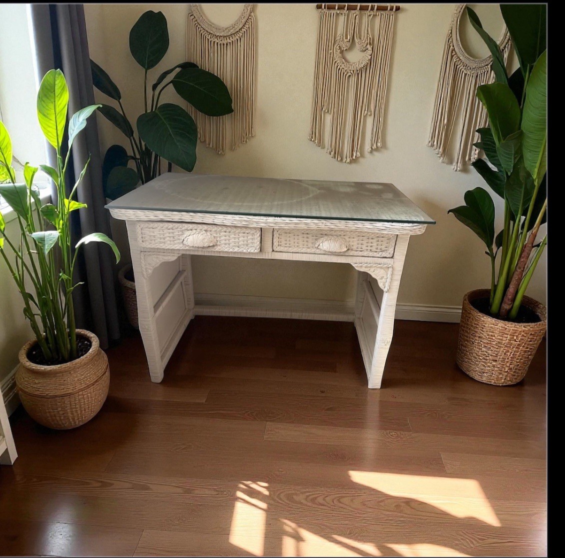 Vtg.Pier 1 imports White Wicker Desk Jamaica Collection Fitted Glass top