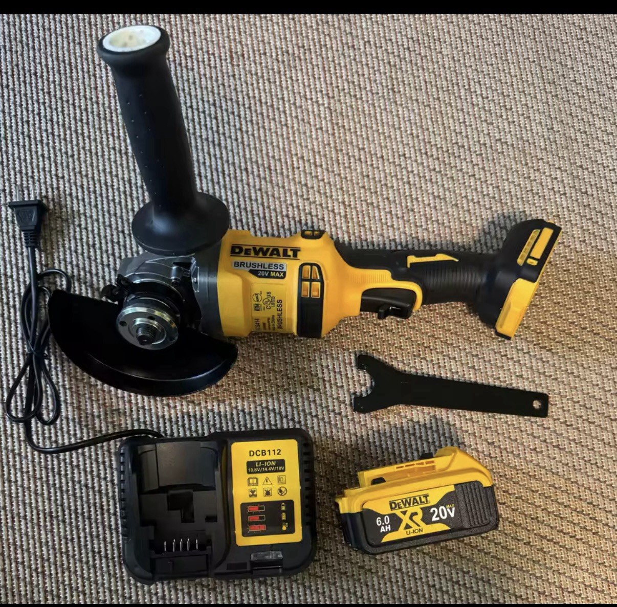 DeWalt DCG414 20V Brushless ANGLE GRINDER DCB206 BATT + CHAR