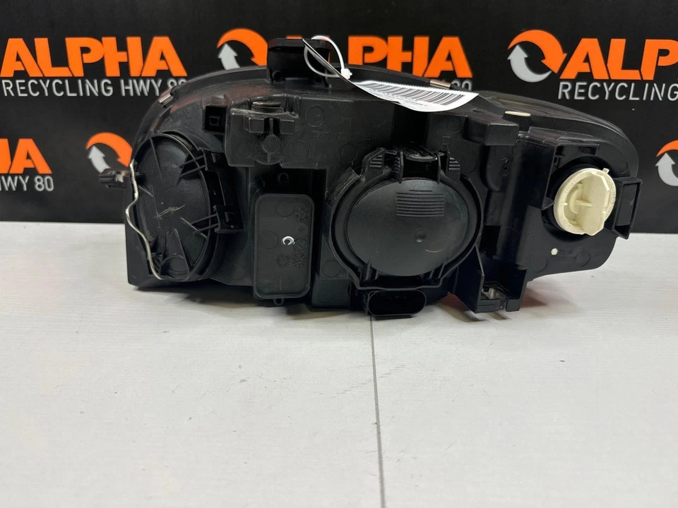 08 AUDI A4 Headlamp Assembly Right Rh Headlight 8e0941004al - Image 4 of 4