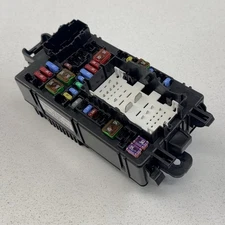 20-25 Silverado Sierra 2500 3500 Right Cabin Fuse Relay Junction Box OEM