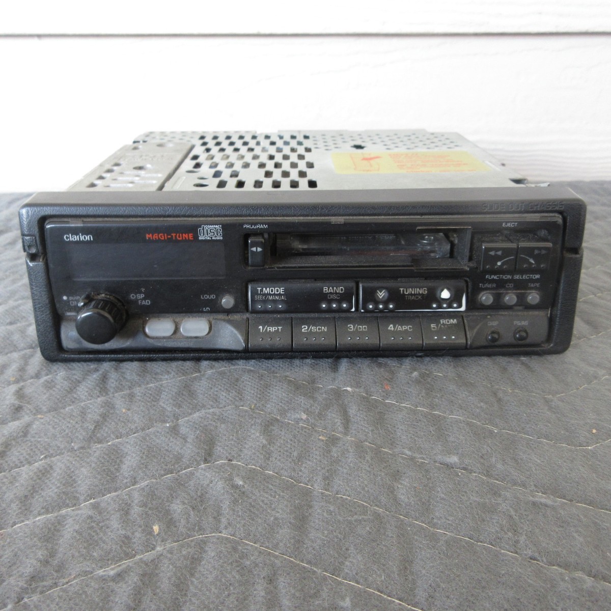 Clarion ラジオカセット ジャンク品 Clarion Pull Out Car Stereo Cassette Player Model 3770RC Untested