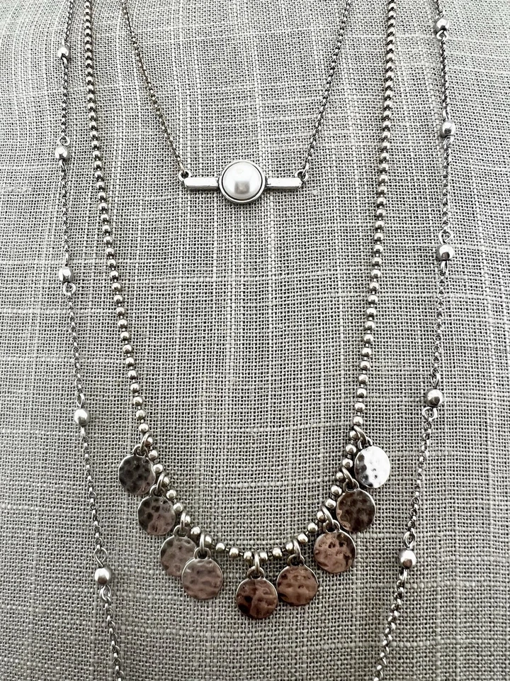 "Collar Lucky Brand tono plata 3 hilos imitación perlas moneda 34""" Foto 2 de 4