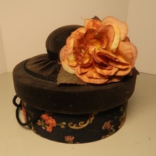 Vintage Hat Box  8" round x 7" tall VGC