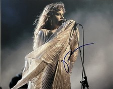 RILEY KEOUGH SIGNED 8x10 PHOTO DAISY JONES & THE SIX TV SHOW AUTOGRAPH COA