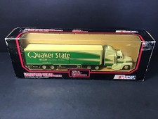 NASCAR - 26 Brett Bodine - 1993 Quaker State Racing 1:64 Die Cast Transporter