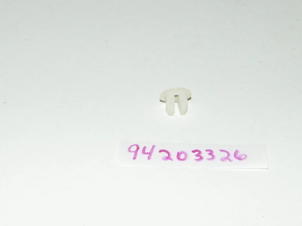 Parachoques trasero Fascia Retenedor 85 93 Spectrum Chevy Geo Storm Sunfire 94203326  Foto 3 de 4