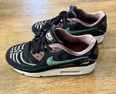 Nike Air Max 90 SE SIEMPRE Familia DO2154-010 Black Green Women's