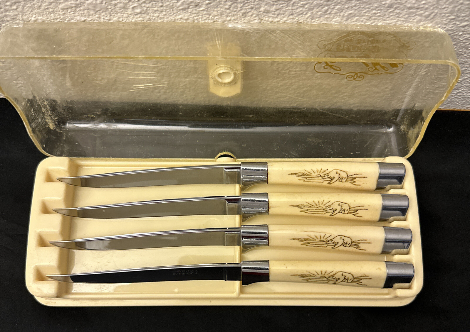 Vintage CARVEL HALL Set Of 4 Steak Knives With Original Case By