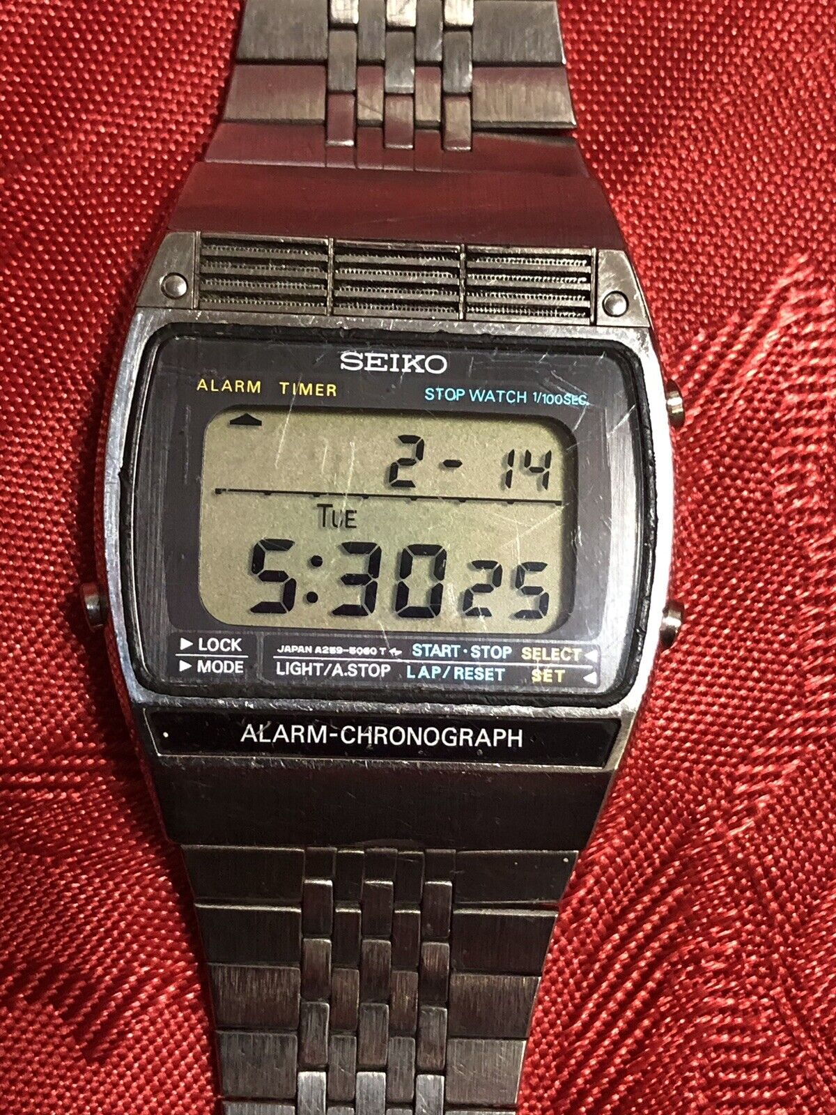 VERY RARE VINTAGE SEIKO A259 -5070 DIGITAL LCD WATCH.... | eBay