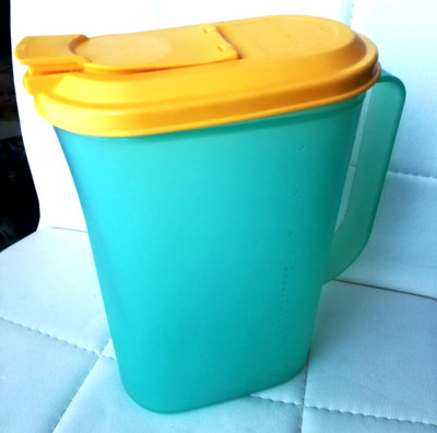 Tupperware 2009D-1 Slim Line 2 qt Kühlschrank Krug türkis gelber Deckel Vintage