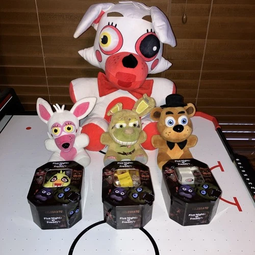 LOT FNAF  Tin Sets & Plushie Excellent Condition 18 Inch Foxy Freddy Spring Trap