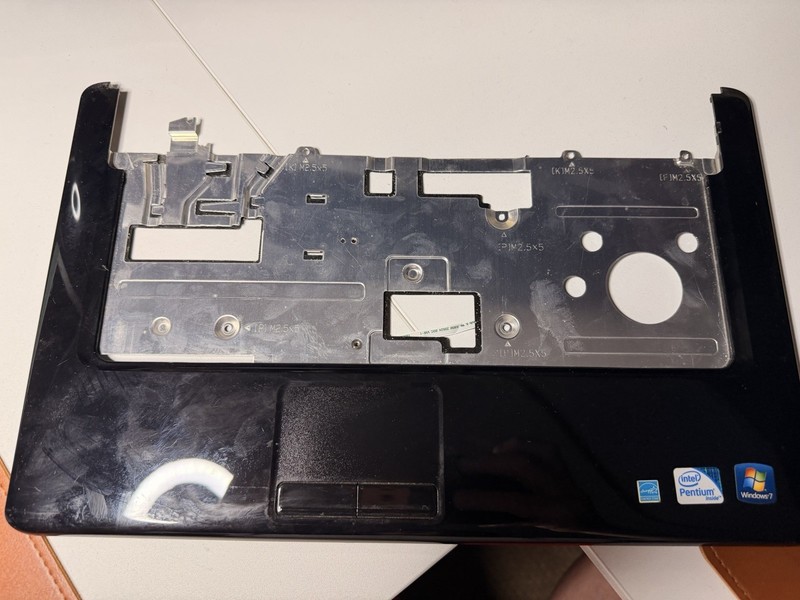 PTF49 OEM DELL TOP COVER PALMREST INSPIRON 1545